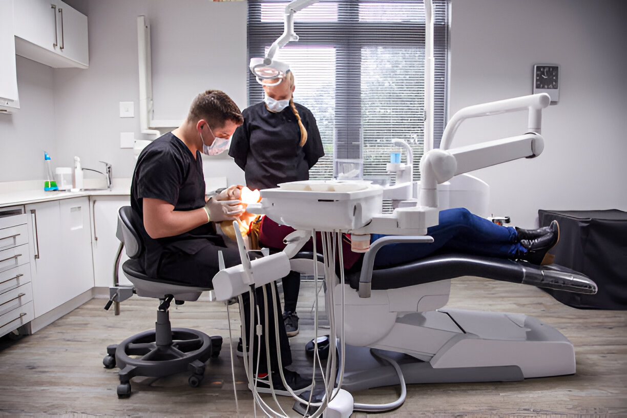 Understanding Emergency Dental Service: What to Expect During Your Visit_FI